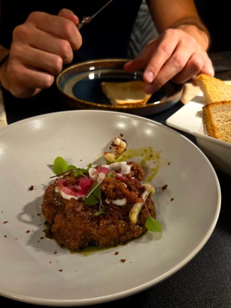 Marha tatár, tormás majonéz, pirítós