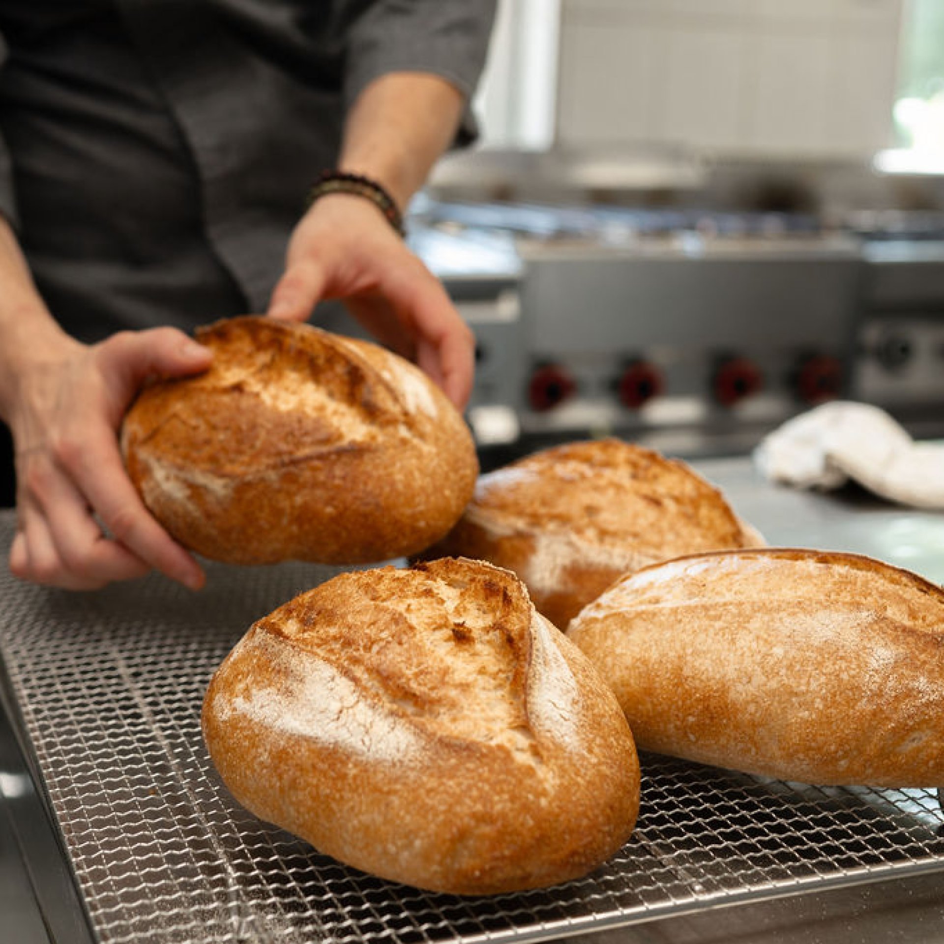 Saját készítésű kovászos kenyereink Liget Royal Étterem - Hévíz - kovászos kenyér