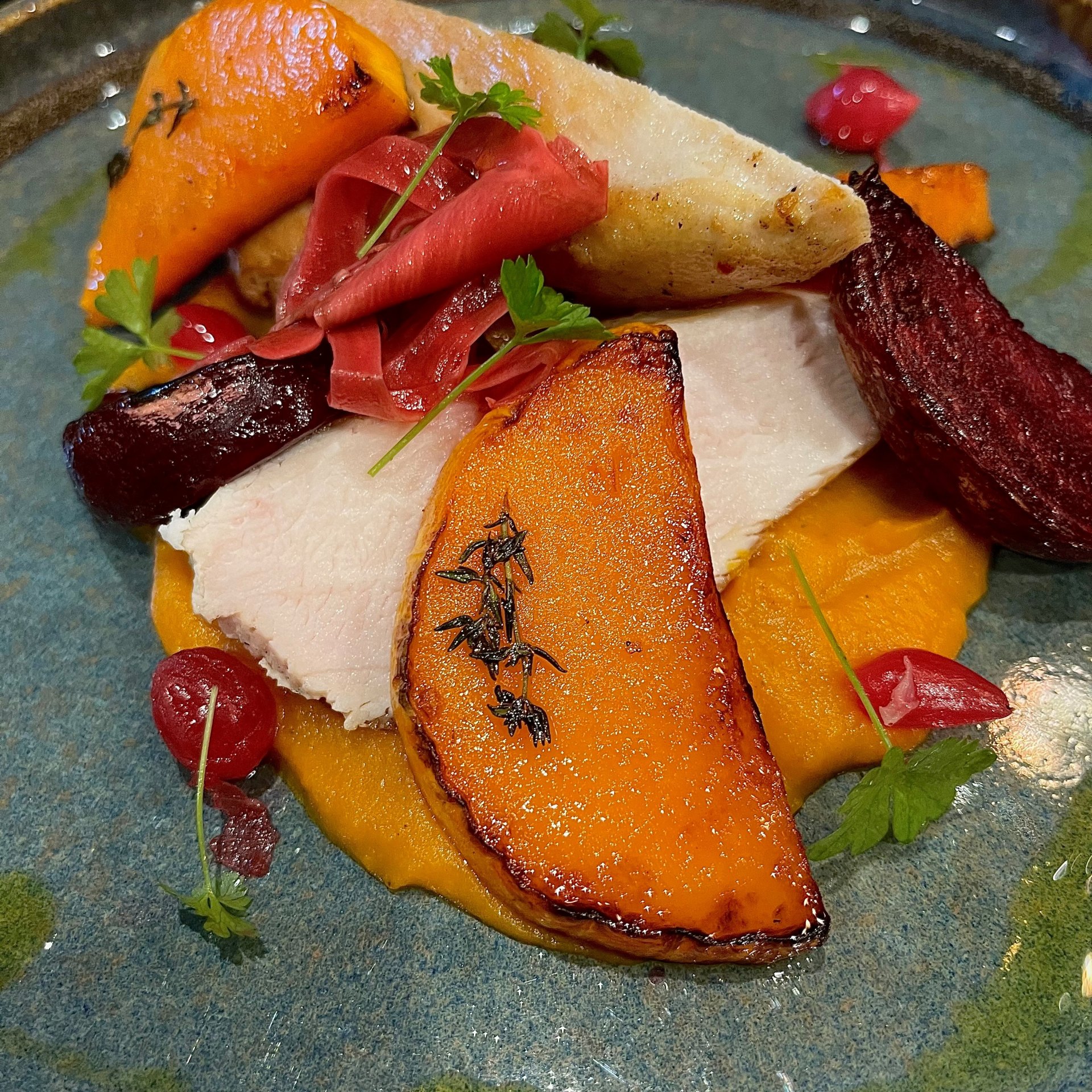 Liget Royal Étterem - Hévíz - Sütőtökös csirkemell céklával, gránátalmával és fetával