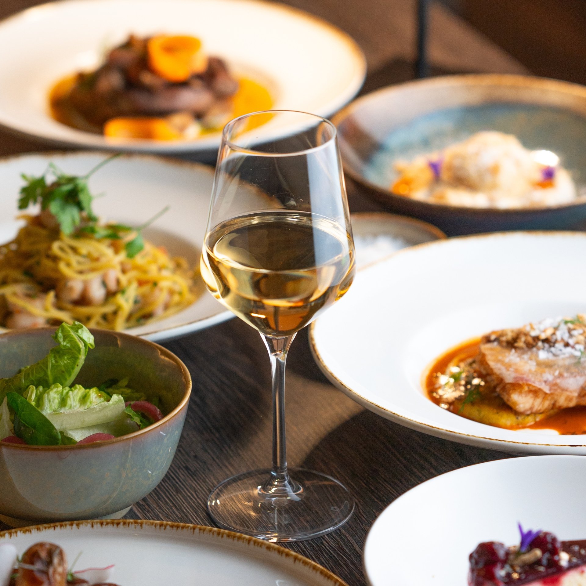 Debütál a hévízi Liget Royal Étterem új, állandó étlapja – bemutatkoznak a régi-új „sztárok” Debütál a hévízi Liget Royal Étterem új, állandó étlapja – bemutatkoznak a régi-új „sztárok”