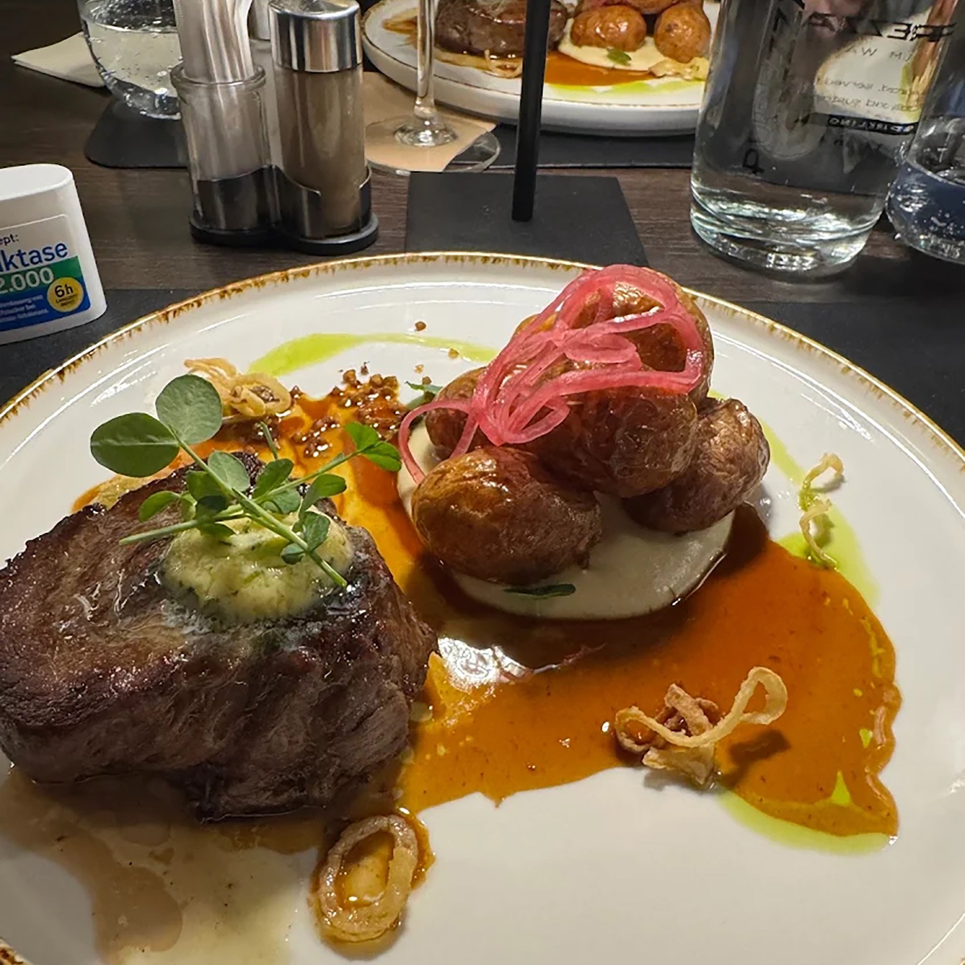 A bélszín steak diadala – vendégvélemények a hévízi Liget Royal Étteremről A bélszín steak diadala – vendégvélemények a hévízi Liget Royal Étteremről
